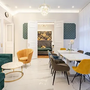  Apartment Premium Art Deco At Broadway // 4bdr & 3br