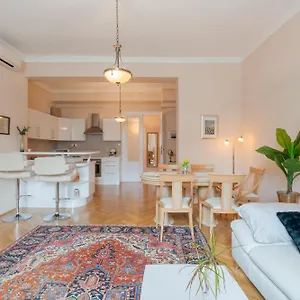 View To The Roofs Luxury With 2 Bedrooms Apartament